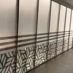 Пленка матовая декоративная в виде полос на цельностеклянные перегородки